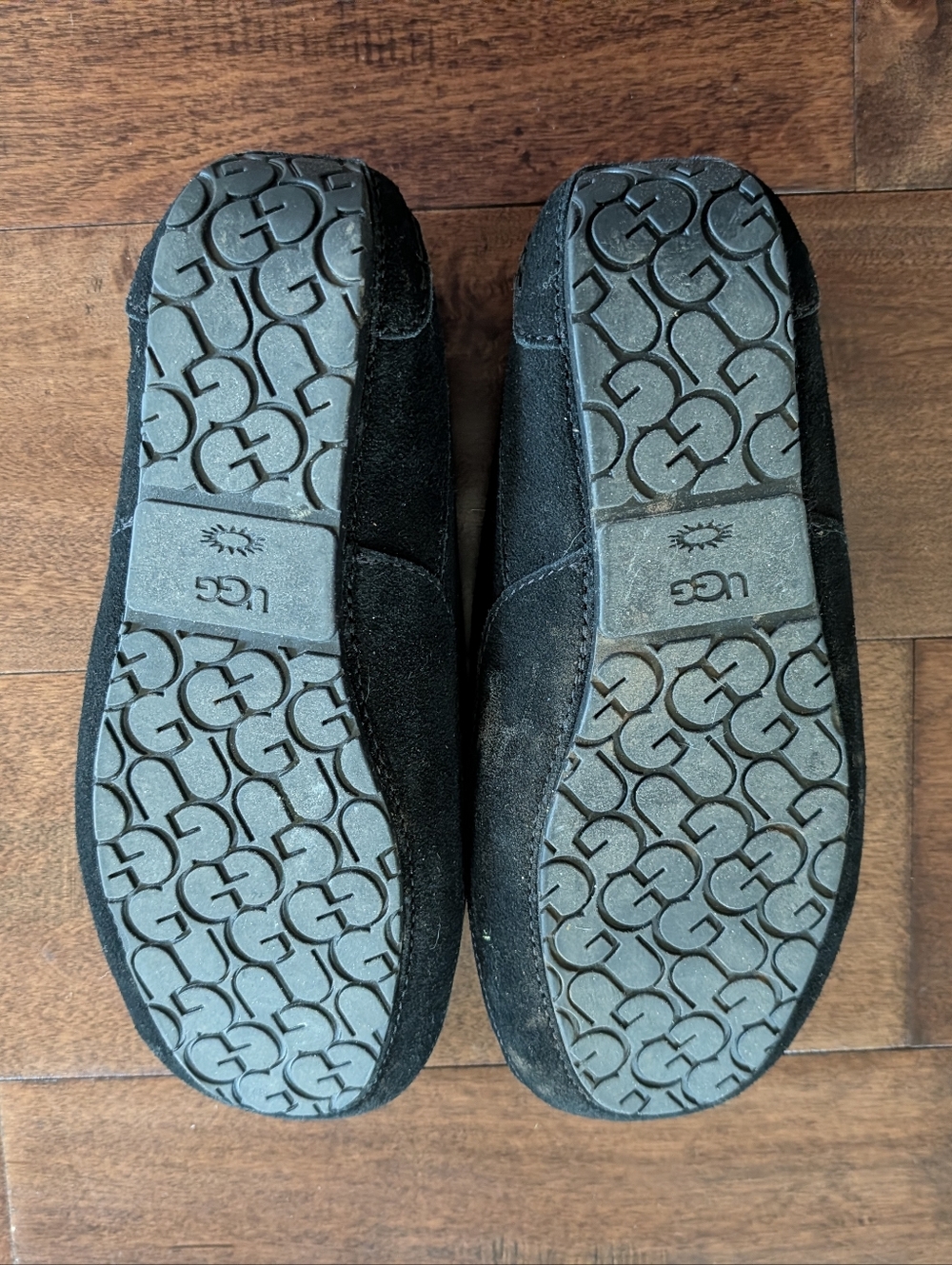 UGG Slippers - Picture 3 of 4